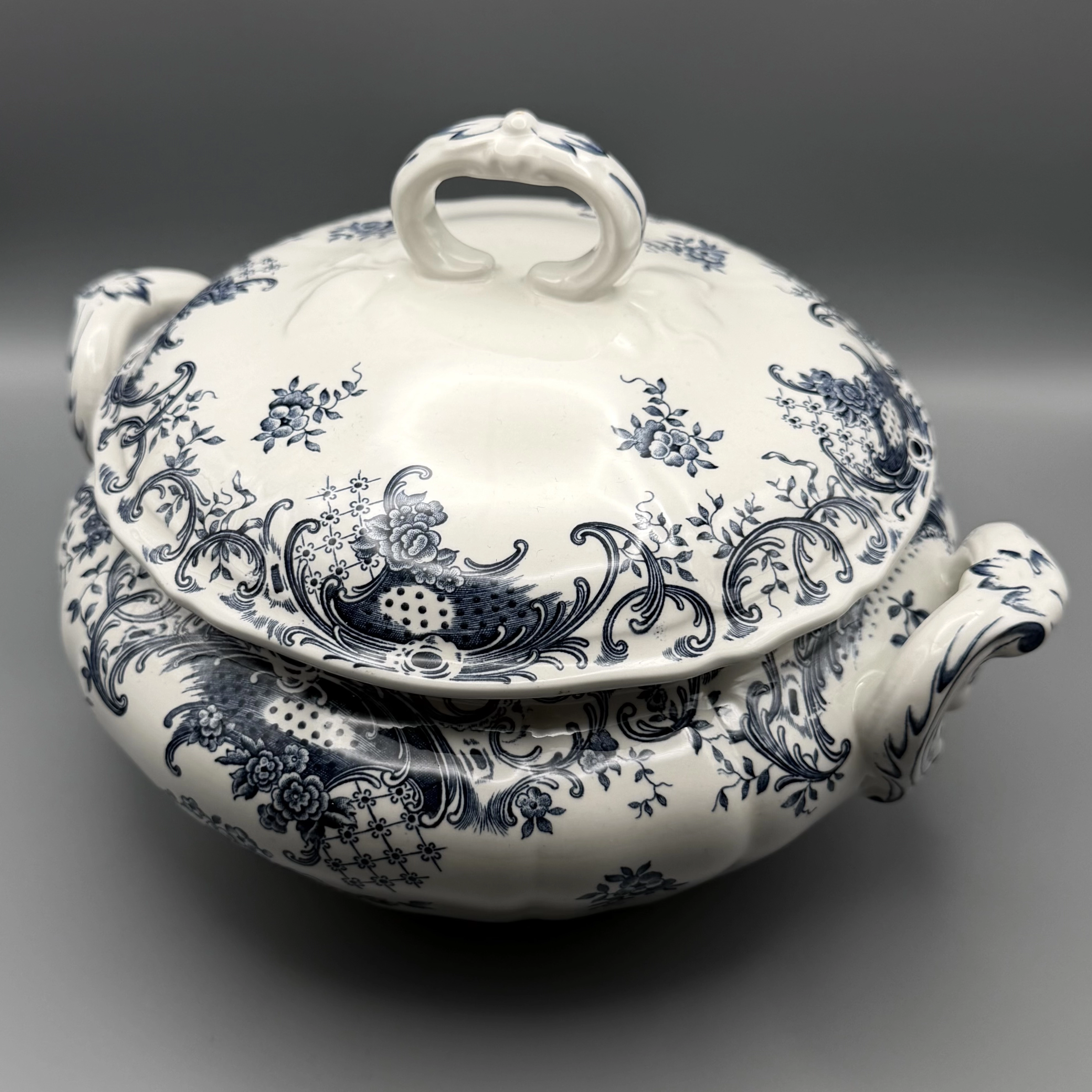 Супница Виллерой и Бох Валерия 1,3л Супница Виллерой и Бох Валерия 1,3л